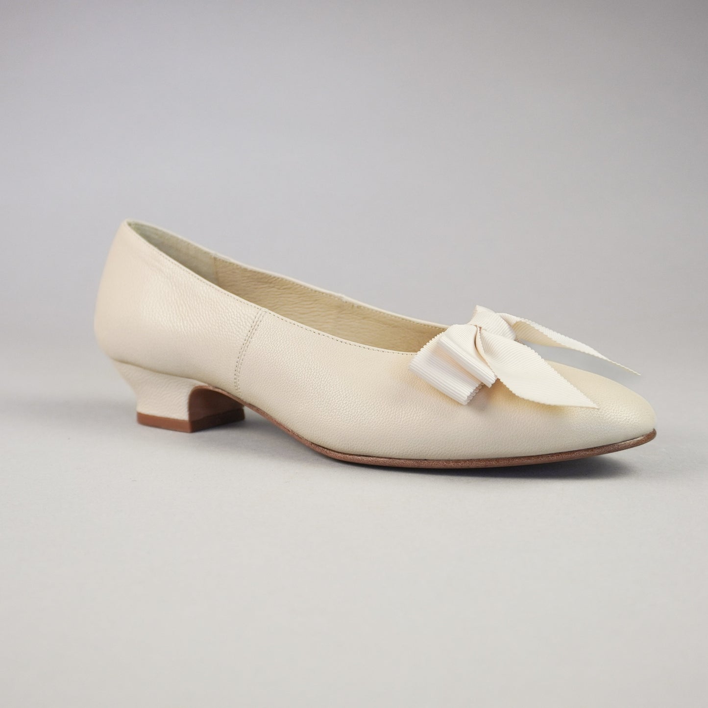 Waltz Edwardian Slipper (Cream)