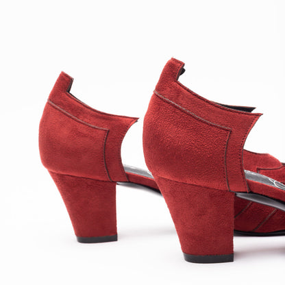 Christine Vintage Pumps (Garnet Cloak)