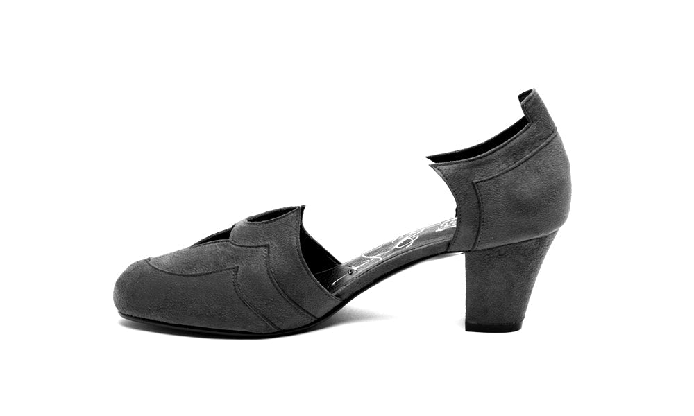 Christine Vintage Pumps (Garnet Cloak)
