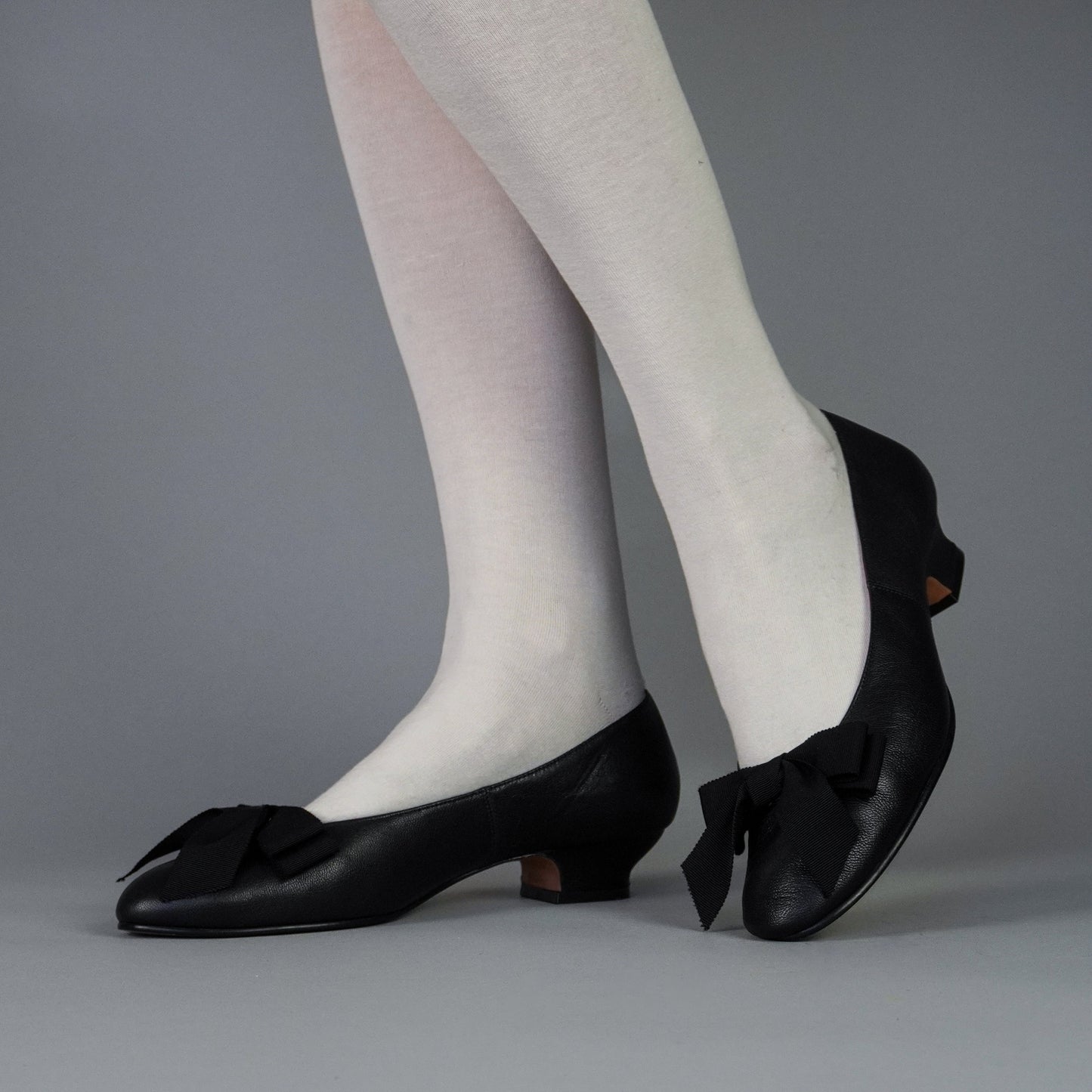 Waltz Edwardian Slipper (Black)