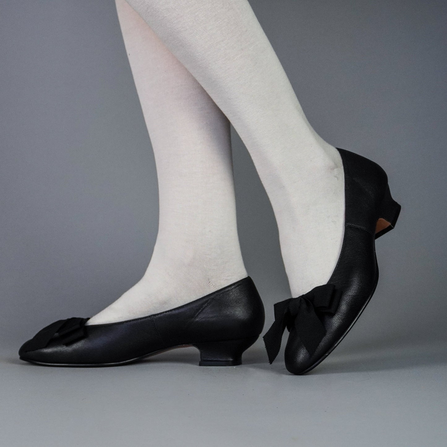Waltz Edwardian Slipper (Black)