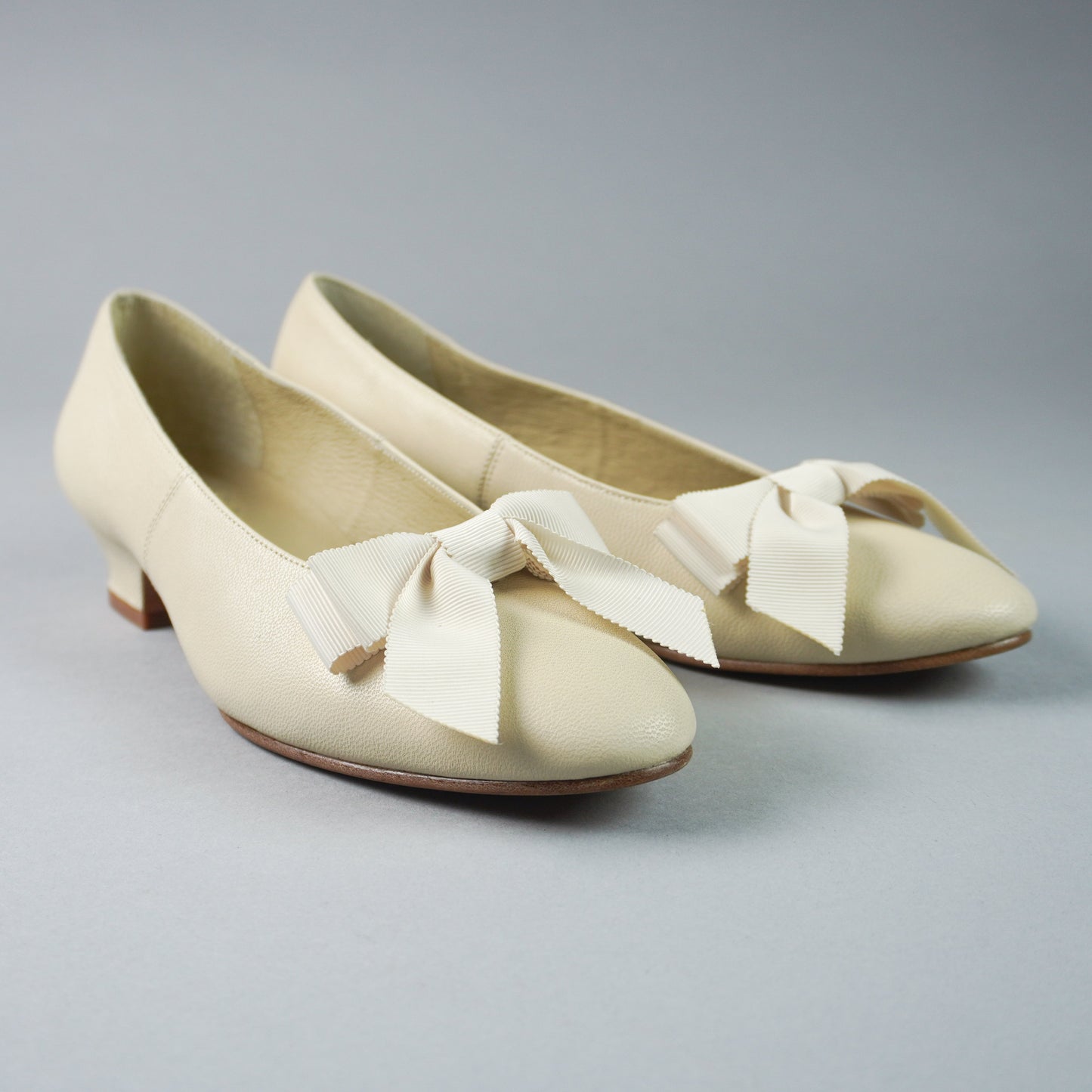 Waltz Edwardian Slipper (Cream)