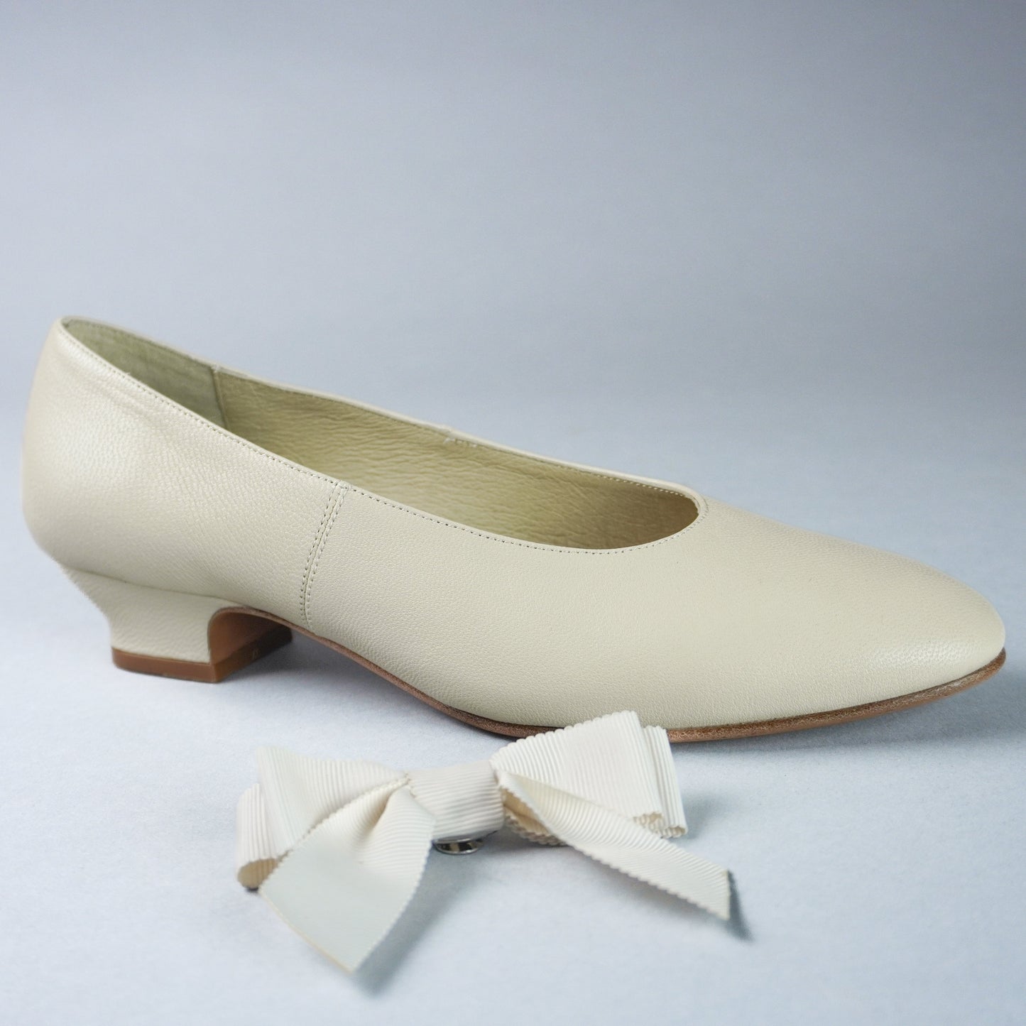 Waltz Edwardian Slipper (Cream)