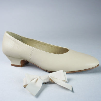 Waltz Edwardian Slipper (Cream)