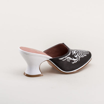 Antoinette 18th Century Mules (Black)