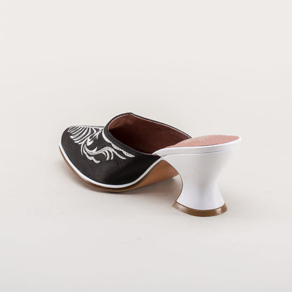 Antoinette 18th Century Mules (Black)