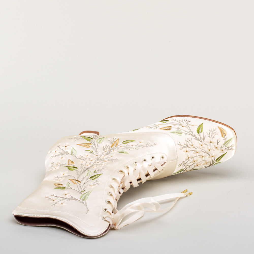 Flora Embroidered Boots Wide (Ivory)