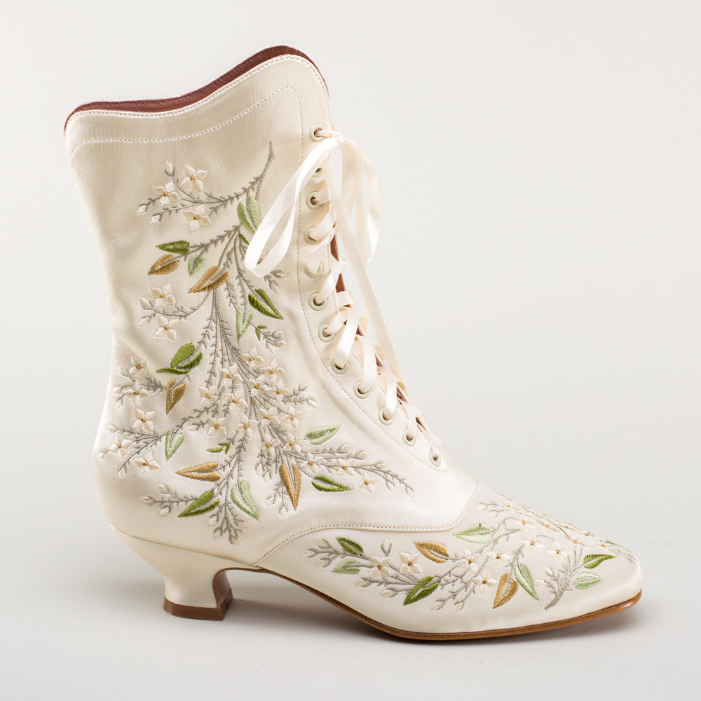 Flora Embroidered Boots Wide (Ivory)