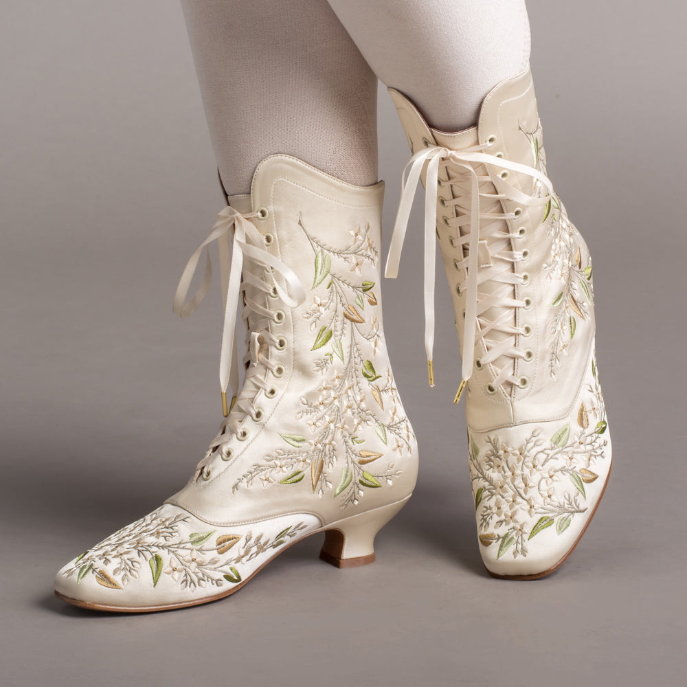 Flora Embroidered Boots Wide (Ivory)