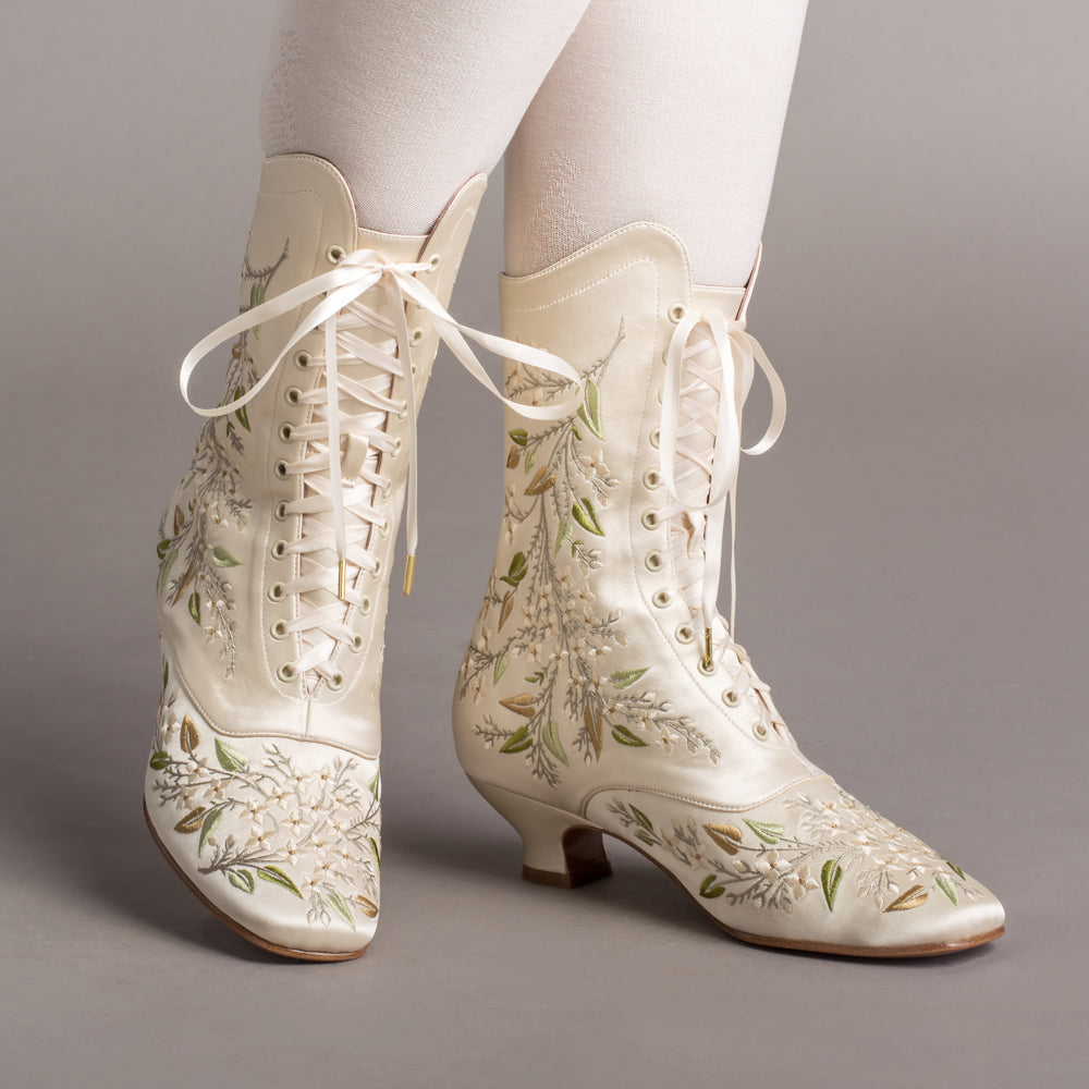 Flora Embroidered Boots Wide (Ivory)