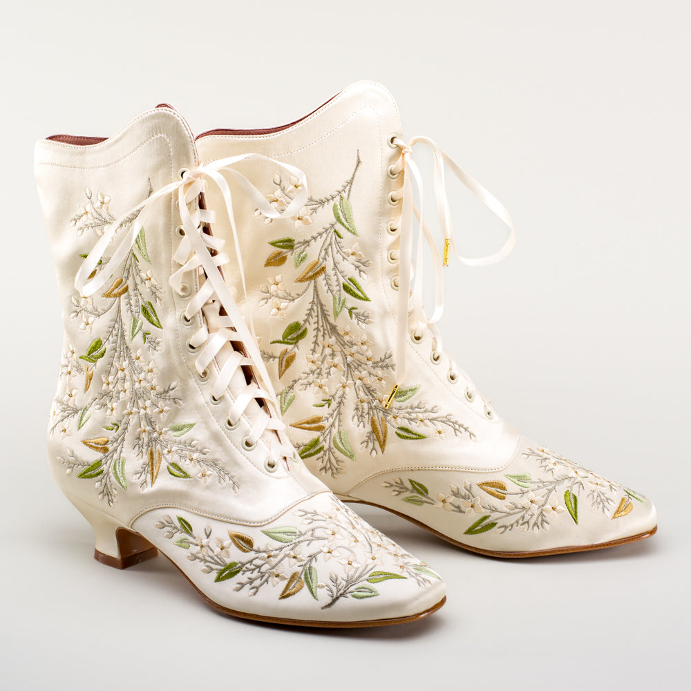 Flora Embroidered Boots Wide (Ivory)