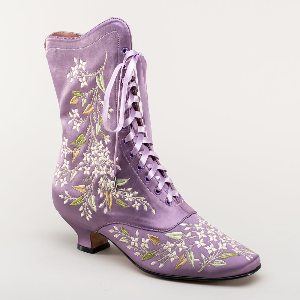 Flora Embroidered Boots Wide (Lavender)