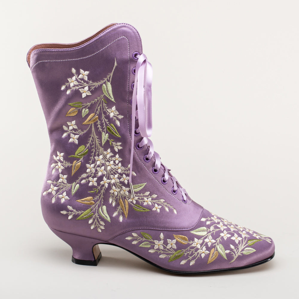 Flora Embroidered Boots Wide (Lavender)