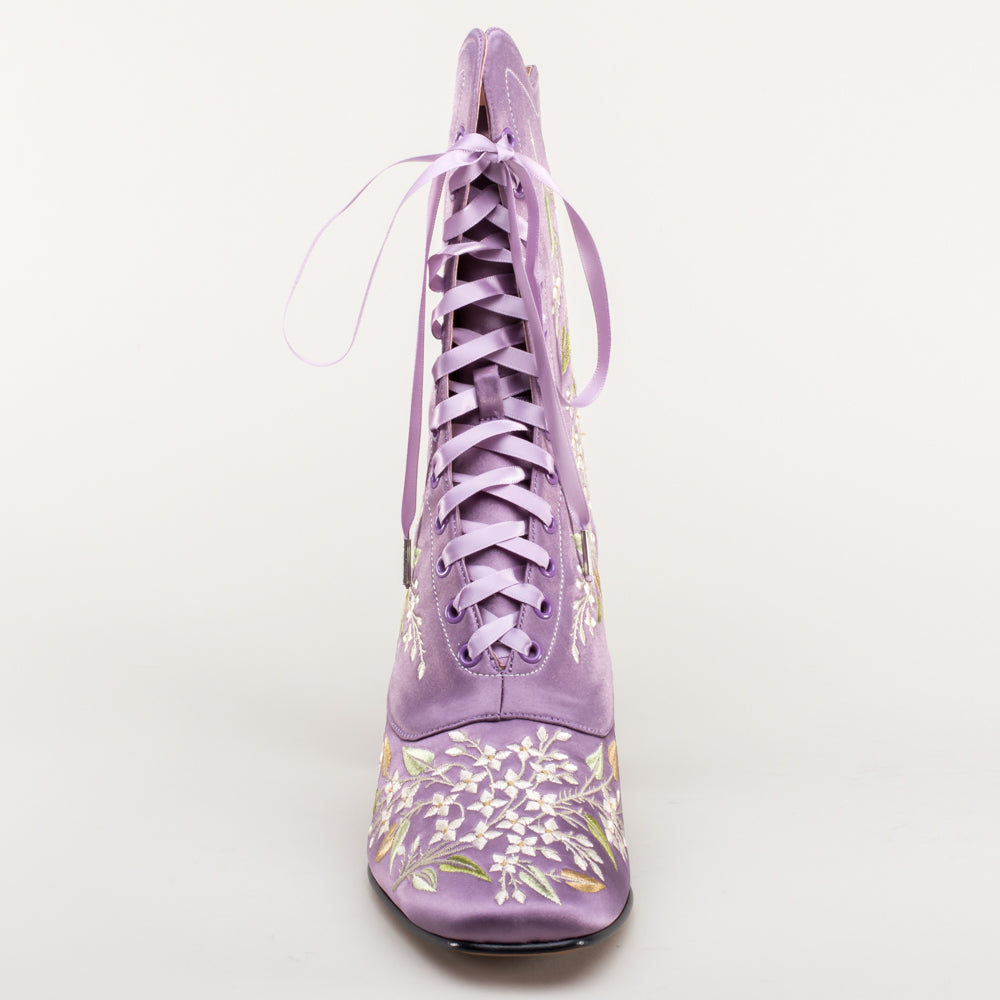 Flora Embroidered Boots Wide (Lavender)