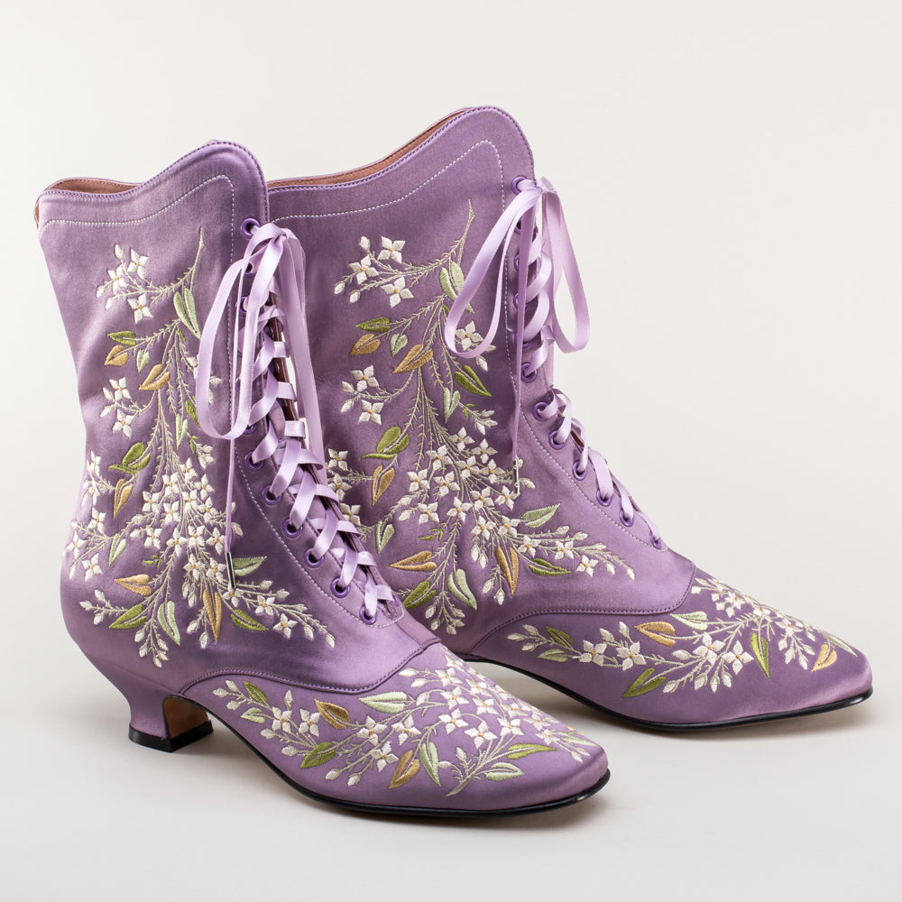 Flora Embroidered Boots Wide (Lavender)