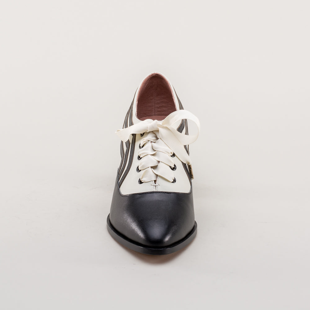 Bernadette Edwardian Oxfords Wide (Ivory/Black)