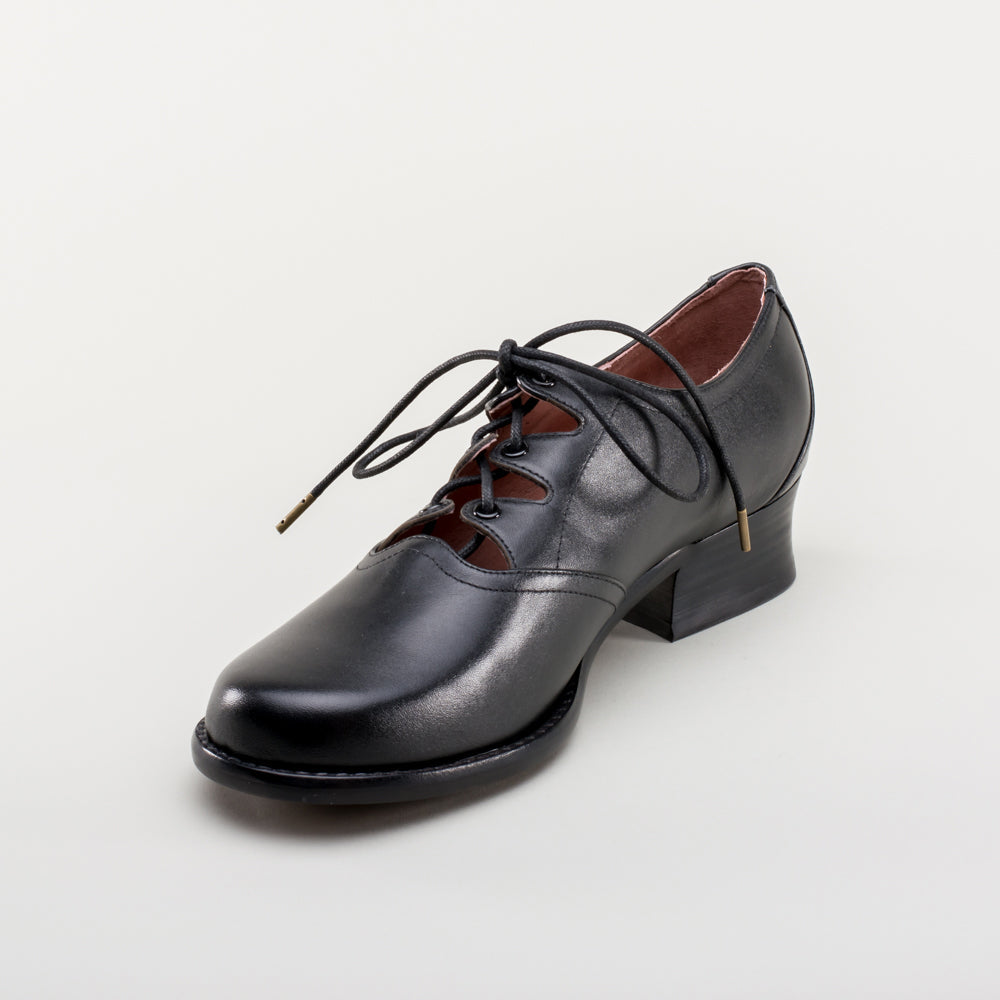 Ghillie Vintage Lace-Up Shoes (Black)