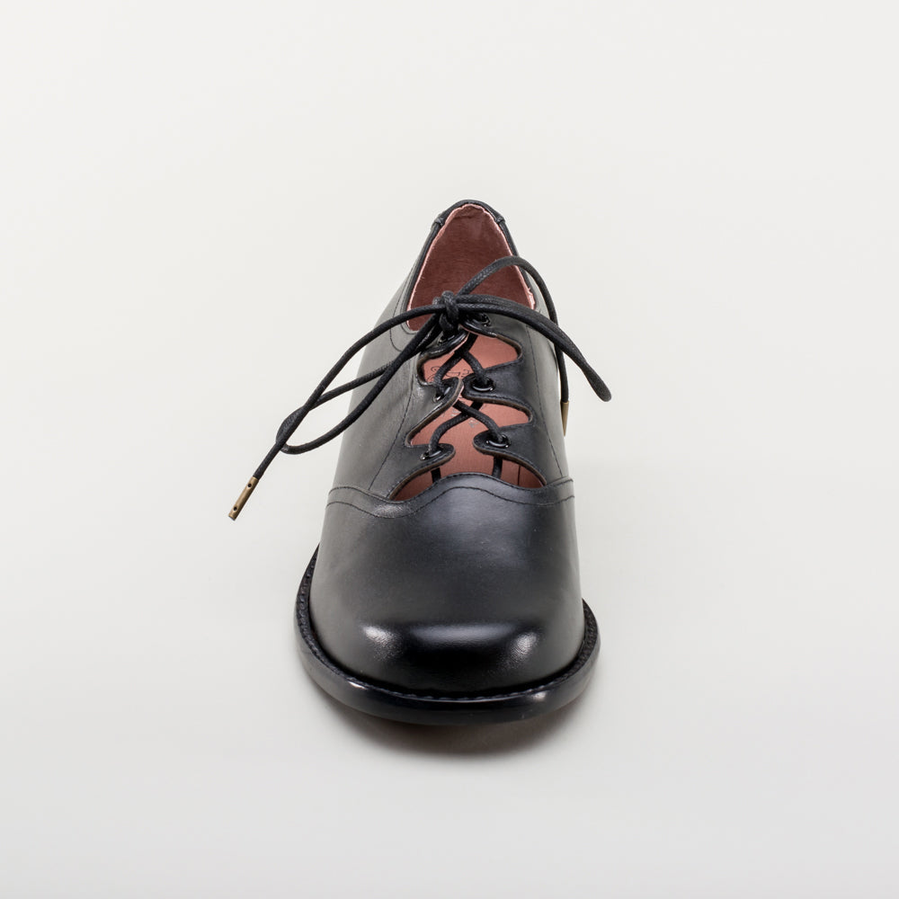Ghillie Vintage Lace-Up Shoes (Black)