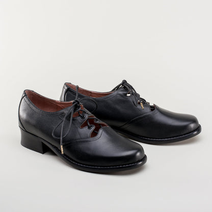 Ghillie Vintage Lace-Up Shoes (Black)
