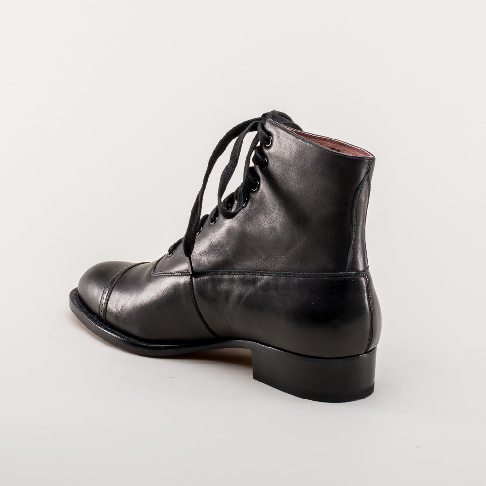 Rainey Vintage Lace-Up Boots (Black)